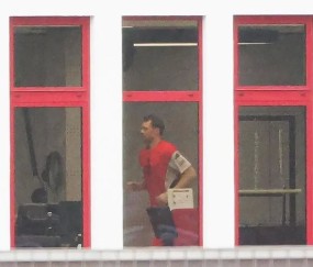 BOB半岛体育-TZ：诺伊尔今天在拜仁健身房恢复性训练，复出至少还要1周