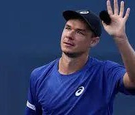 波兰百万富翁，美网观赛当众抢小孩帽子，还扬言：手慢无？