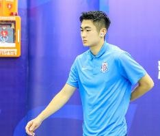 东体：陈晋一受伤部位需一段时间恢复，斯卢茨基选择空间相当大